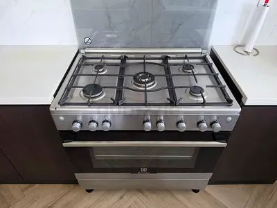Electrolux Steel 5-Burner Gas Cooker with Oven - Good Condition