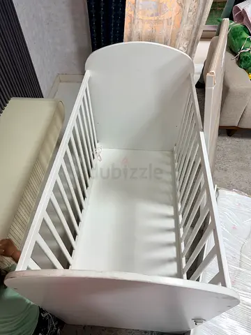 White Wooden Baby Cot/Crib with Under-Drawer Storage