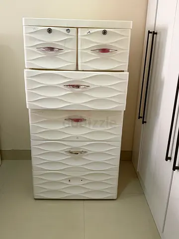 Tall white 6-drawer chest / wardrobe cabinet — good condition