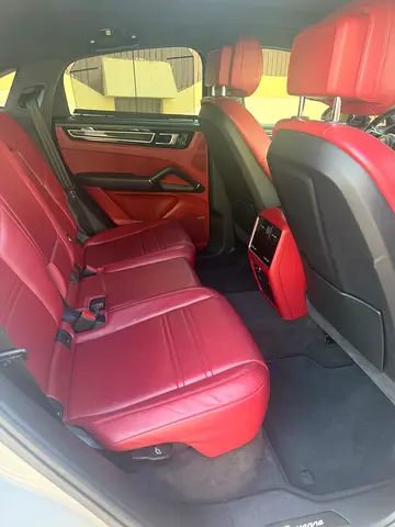 صورة 9 لـ 2022 Porsche CAYENNE