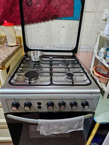 Used freestanding gas cooker with oven - good working condition.