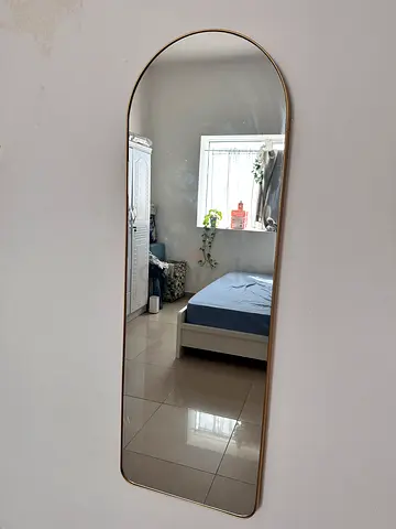 Wall mirror