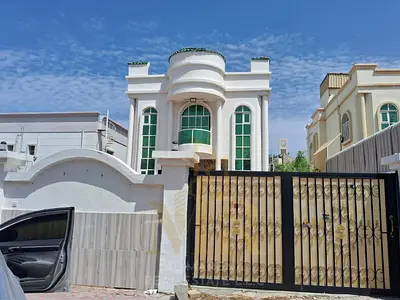 A distinctive villa for sale in Al Rawda 3 with a large yard and high-end finishes. The price includes electricity, water, and air conditioning.
