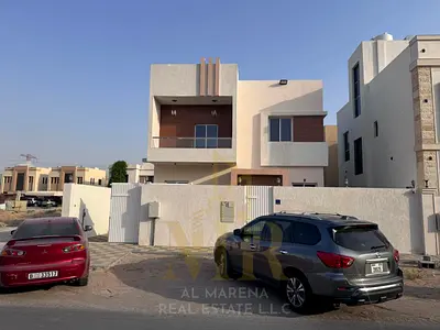 فيلا للبيع جاهزة للسكن شامل الكهرباء و المياه و المكيفات مع مساحة حوش كبيرة تملك حر  للجميع الجنسيات