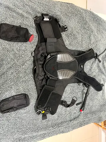 Mares Buoyancy Control Device in Excellent Condition With Two Integrated Weight Pockets