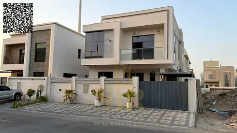 Villa directly from the owner, personal finishing, on a main street, close to all services, freehold ownership for all nationalities in the most prest