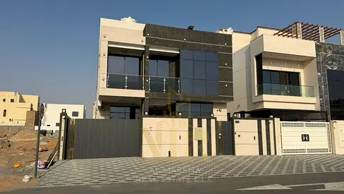 فيلا فاخرة في قلب الحليو2 " اغتنمها بسعر شامل رسوم التسجيل  والتمليك طابقين وروف_من المالك مباشرة