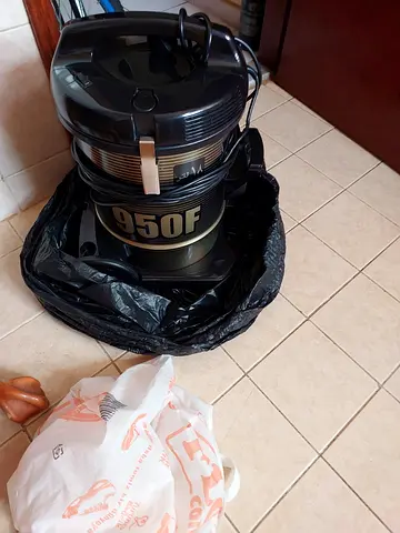 Used 950F Wet  Dry Vacuum Cleaner