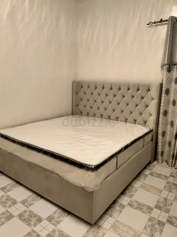 Upholstered queen Bed with Tufted Headboard new - Light Grey