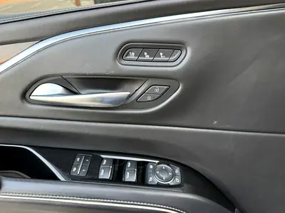 2022 Cadillac ESCALADE — миниатюра 12