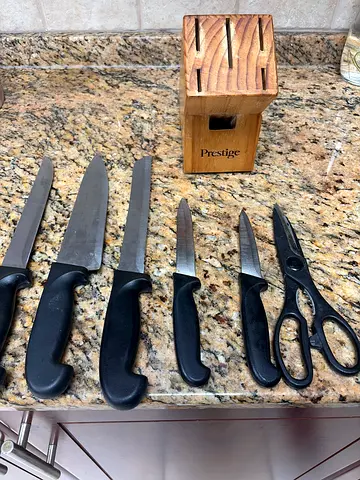 6-piece kitchen knife set with wooden block and scissors