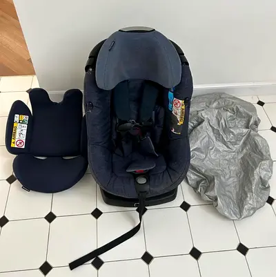 ISOFIX with MAXICOSI 360  - excellent condition