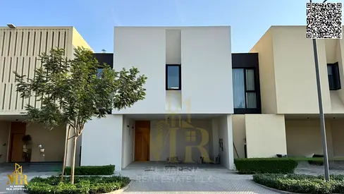 Two-story villa with a swimming pool, prime location close to public amenities, price includes air conditioning.