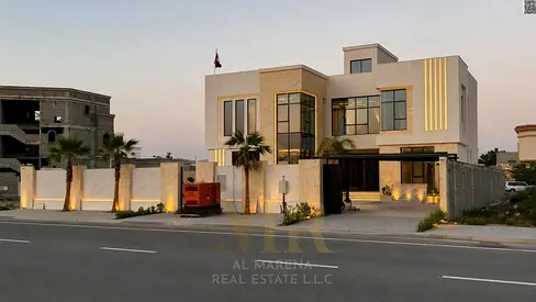 امتلك فيلا احلامك في قلب عجمان بجوارالحديقة الحميدية طابقين وروف بمسبح بسعر شامل كل شئ تملك حر