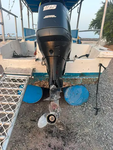 Suzuki 175HP outboard motor - model 2015 - good condition