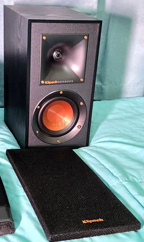 Klipsch R-41M bookshelf speakers Pair (New)