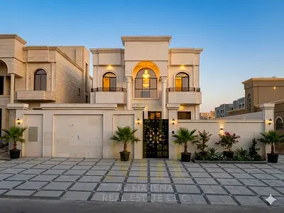 فيلا فاخرة بتصميم كلاسيك – طابقان ورووف – مسبح خاص – مساحة 5,000 قدم² – على شارع الشيخ عمار مباشرة – تملك حر لجميع الجنسياتLuxury villa with a classic
