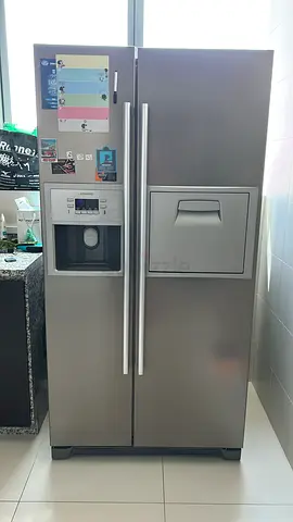 Siemens Side By Side Fridge Freezer With Water Dispenser/Ice Maker (Mini Bar Like New