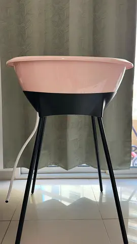 Luma Baby bathtub with stand - good condition (pink)