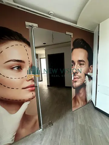 عيادة للإيجار في كورنيش بلازا – المجاز | تكييف مجاني | مواقف مجانية للسيارات | جاهزة للتشغيل | 7000 قدم