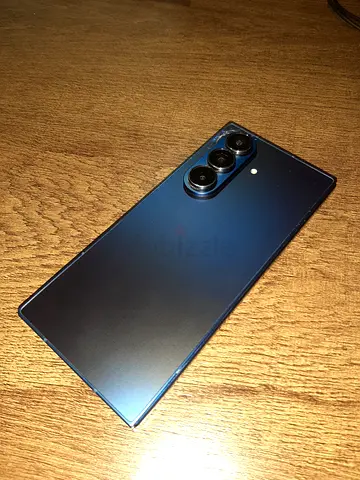 Samsung Z fold 7 Blue 256GB back glass minor damage