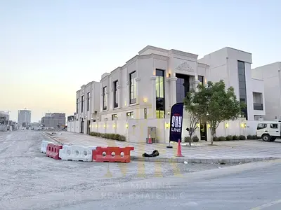 فيلا للبيع كورنر تشطيب راقى جدا شامل رسوم التسجيل تملك حر لكافه الجنسيات جوار كافه الخدمات العامه