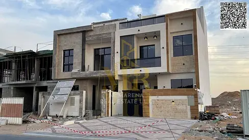 تاون هاوس بارتداد خارجي طابقين وروف شارع رئيسي بسعر شامل رسوم التسجيل بموقع قريب من الخدمات والمرافق العامه
