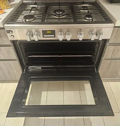Electrolux full gas cooker 5 burner same like new condition for sale