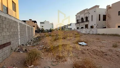 أرض سكنية للبيع في العالية – عجمان | مناسبة لبناء فيلا | على شارع وسكة | مساحة 4,350 قدم² | تصريح أرضي + 2 | موقع مميز | سعر 1,600,000 درهم قابل لل