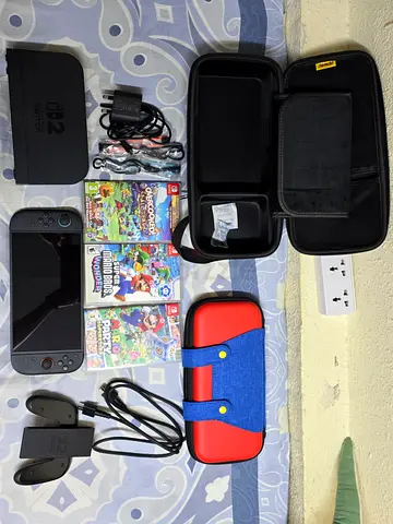 Nintendo Switch 2 + 3 Games + 2 Case/travel bag