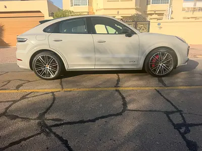 صورة 2 لـ 2022 Porsche CAYENNE