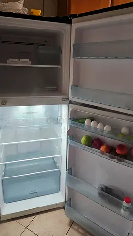 Medium-sized refrigerator in good working condition - 2-door