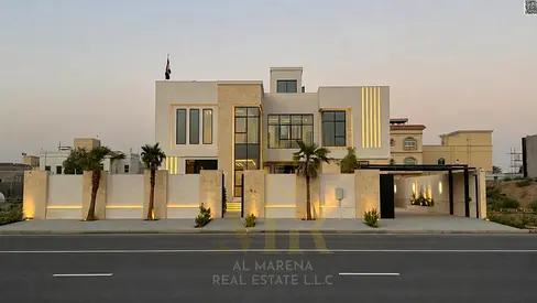 *فرصة سكنية واستثمارية مميزة** | فيلا فاخرة في الياسمين – عجمان طابقين وروف  6 غرف ماستر + مسبح راقٍ + مصعد | بسعر شامل كل شئ