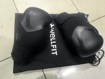 Wellfit Knee/Elbow Guards - Lightly Used, Excellent Condition Boxing gloves