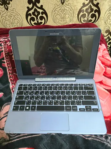 Samsung tablet with detachable keyboard - working condition