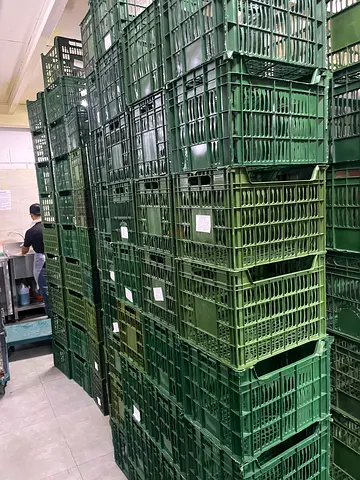 Free plastic boxes for immediate collection