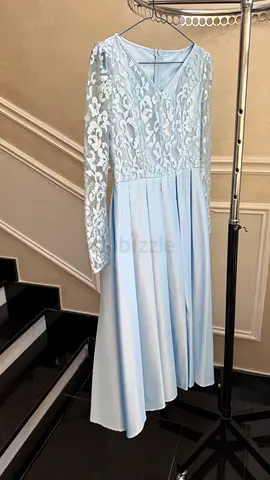 فستان سهرة سماوي بأكمام طويلة ودانتيل Elegant Long-Sleeve Light Blue Evening Gown - Lightly Worn