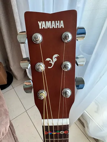 Yamaha F310 Acoustic Guitar – Excellent Condition