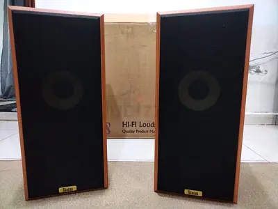 Status xs43 3way bookshelf speakers