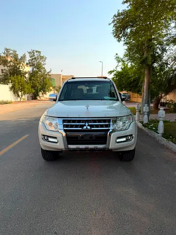 Mitsubishi Pajero 2015 GLS Top Line GCC Specs