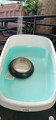 Cat Litter Box with Scoop and Food Bowl and other cats supplies - Good Condition 80aed