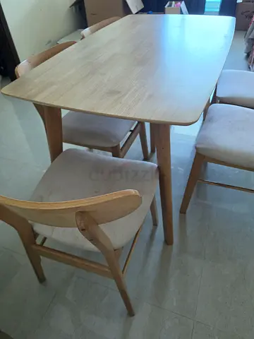 Solid Wood - Dining table - 5 Chairs