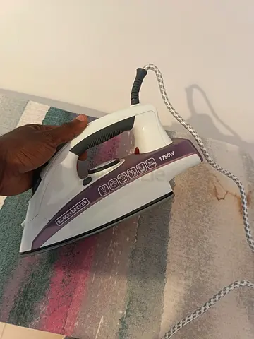 Black Decker 1750W Steam Iron - Good Working Condition