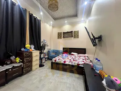 Luxury villa with 5 master bedrooms and roof terraces in Al Muwaihat 3, including electricity, water, and air conditioning.