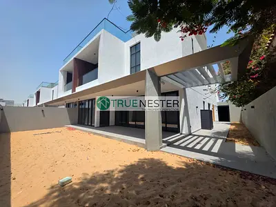 Spacious 4-Bedroom Compound Villa | Private Garden | Shared Pool & Gym | Jumeirah 1