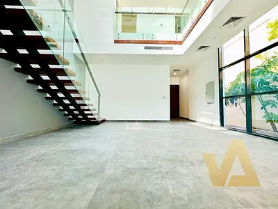 Middle Villa | Fully Upgraded | Vacant Soon