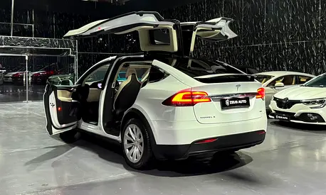 2018 Tesla MODEL X — фото 6