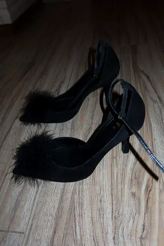 Black suede ankle-strap heels with feather detail, size 40, zara never worn