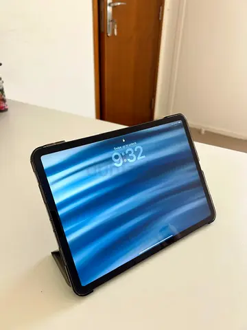 Ipad Pro - Perfect Condition 11inch, 512GB, Space Grey, with case and screen protector.
