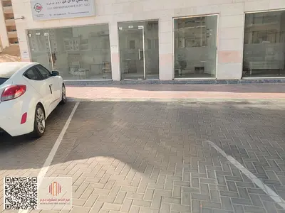محل تجاري للإيجار السنوي في إمارة عجمان – الجرف الصناعية 3، يتمتع بموقع مميز على شارع عام وحيوي، مناسب لمختلف الأنشطة التجارية. تفاصيل المحل: مساحة